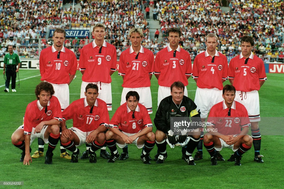 CopaLendas's tweet photo. Kjetil Rekdal, Noruega 🇳🇴.
Copa do Mundo de 1998, França.
15º lugar.
1 gol, 4 jogos.
#rekdal #norge #worldcup1998 #coupedumonde1998 #copa1998 #fifa #legende #reka #løvene #nff #stadevélodrome #nor #panini #qatar2022 https://t.co/8999dTOoPu