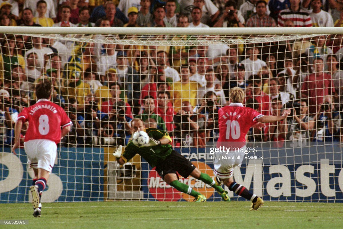 CopaLendas's tweet photo. Kjetil Rekdal, Noruega 🇳🇴.
Copa do Mundo de 1998, França.
15º lugar.
1 gol, 4 jogos.
#rekdal #norge #worldcup1998 #coupedumonde1998 #copa1998 #fifa #legende #reka #løvene #nff #stadevélodrome #nor #panini #qatar2022 https://t.co/8999dTOoPu