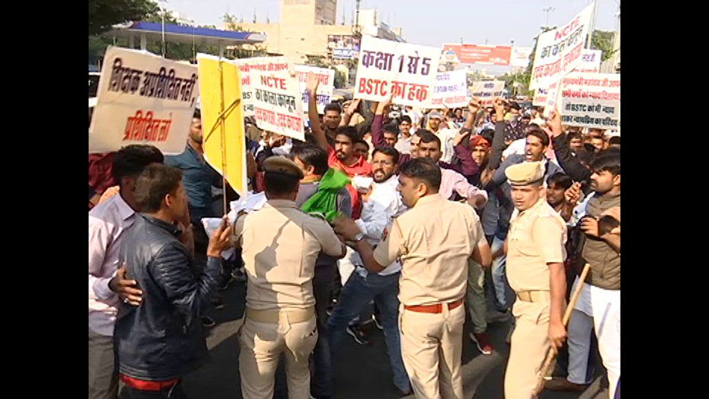ramesh_ruyal's tweet photo. @dpradhanbjp @ncteDelhi ने 1.3 करोड़ DELED छात्रों के खिलाफ 28 जून 2018 को अधिसूचना जारी कर बहुत बड़ा अन्याय किया
राजस्थान #HC ने न्यायपूर्ण फैसला देकर कानून को खारिज किया
NCTE ने सुप्रीम कोर्ट मे SLP लगाकर फिर अन्याय किया
निवेदन है SLP को वापस लेकर न्याय करे 
#BLACK_DAY_FOR_PRT https://t.co/N5tghBZRVN
