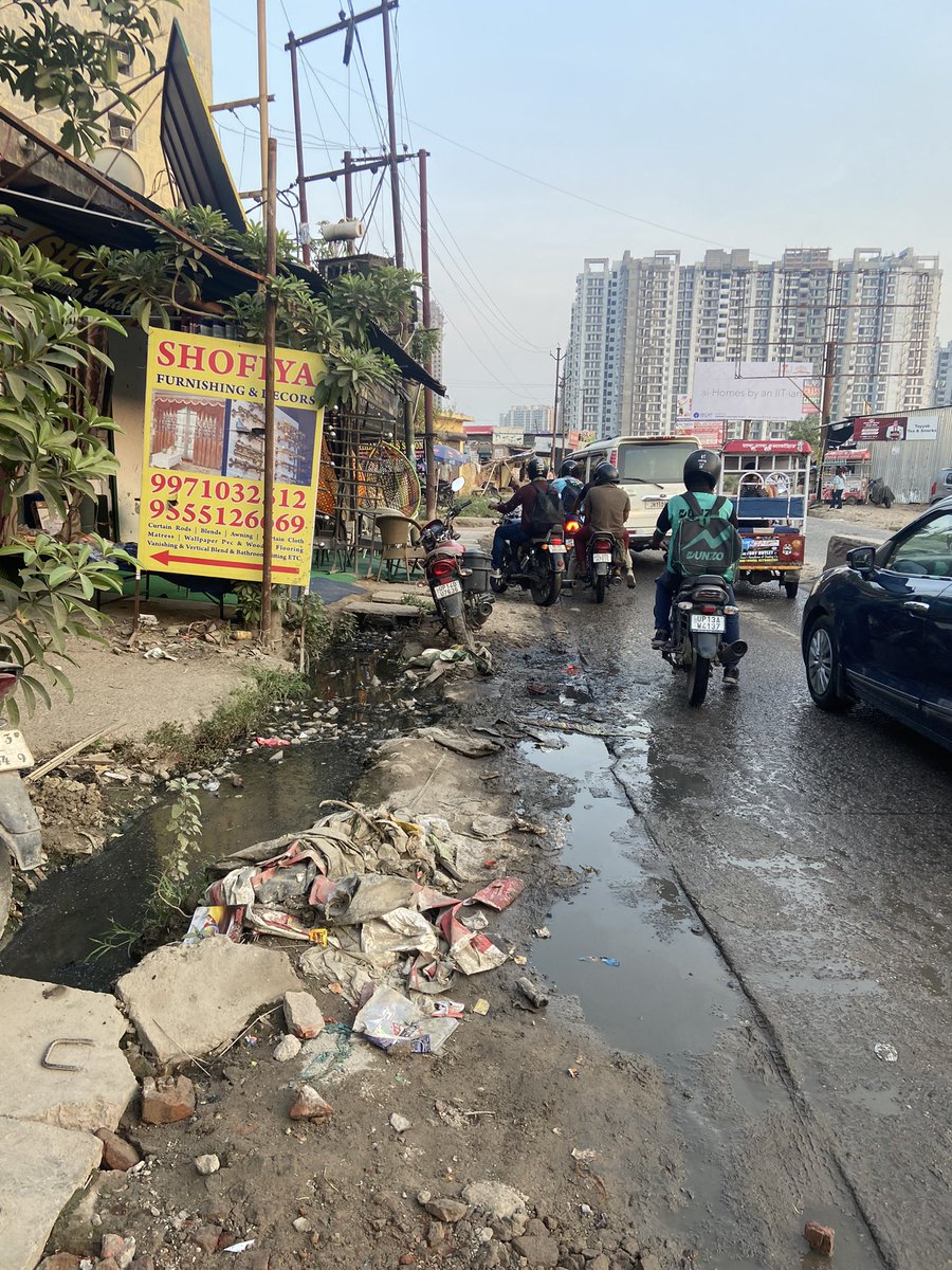 Healththewealth's tweet photo. @Santosh_Stv Sir ye shahberi greater noida west thana bishrak ke under main road ka haal hai barish se phle roj 5000-10000 cars yaha se nikalte hai bhyankar jam rahta hai na plz isko bhi sambandhit vibag ko tweet karke saaf karva dejye aapka bhaut abahar hoga https://t.co/mIIpNUQqB1