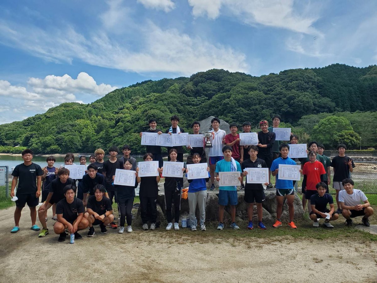 お久しぶりです！

6/26に愛媛県玉川湖で四国インカレに参加させて頂きました！
結果は悔いが残るものとなりましたが、他大学との交流することができ、良き刺激を貰うことができました！
さらなるチームの成長が楽しみです！

※写真を撮る時のみマスクを外してます。
