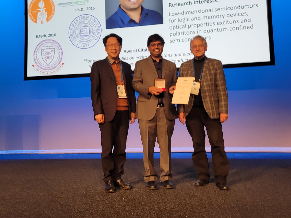 deep29jariwala's tweet photo. Humbled and honored to receive the @IUPAP_physics Early career scientist prize in semiconductor physics from none other than Klaus von Klitzing @NobelPrize at the #ICPS in Sydney. Credit goes to mentors, students and collaborators. @PennEngineers @Penn @ESEatPenn @UPennSinghNano https://t.co/PfjjY0SI1w