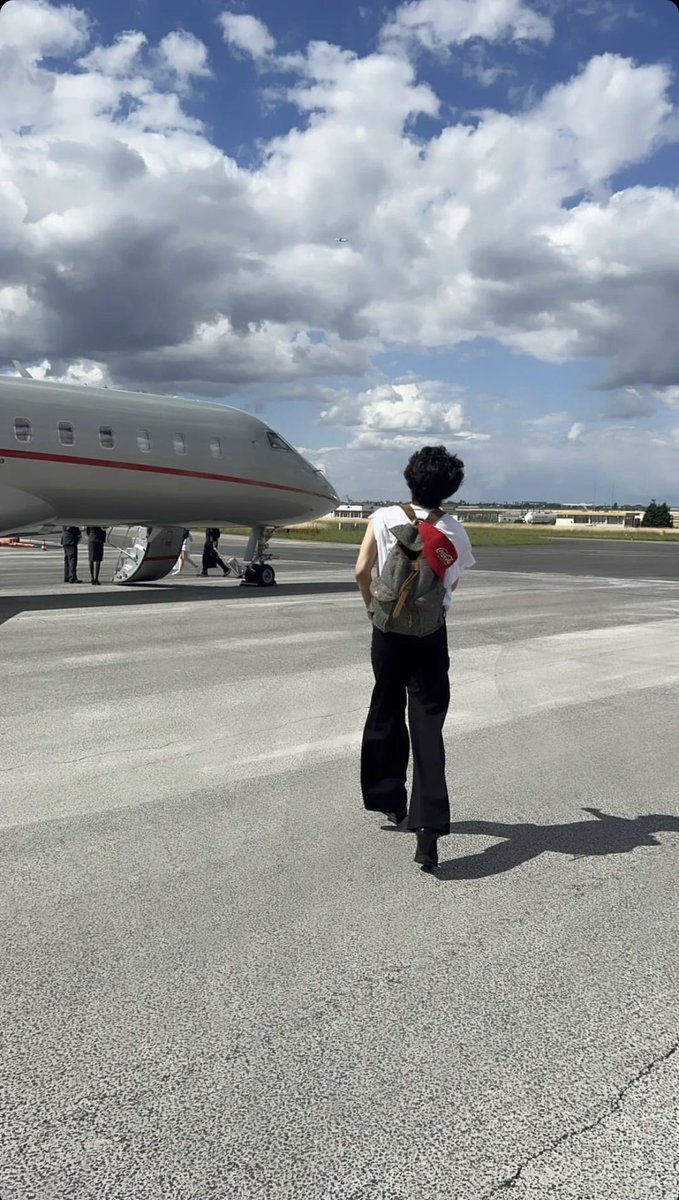 nonyeondan's tweet image. papasok na ang baby ko sa iskul, dumating na ang service niyang private jet 🥰 #FirstDayHigh #ProudMom #GodBlessMySon