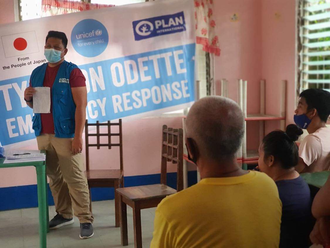 planphilippines's tweet photo. With funding from @unicefphils, and @AmbJPNinPH, Plan International is able to provide typhoon-affected households with Cash for Toilet Assistance to help them repair their damaged toilets and bathrooms.

Photos by Maria Marvi Ogrimen-Bantang/Plan International https://t.co/K3tmoRSWLj