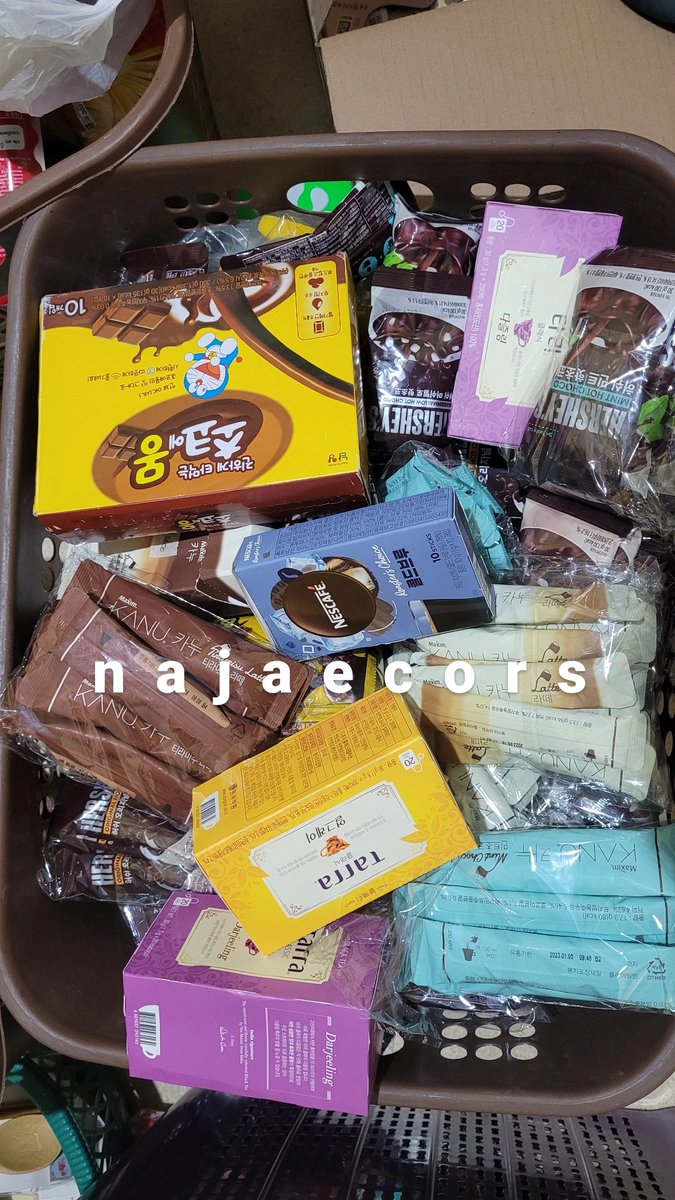 najaecors's tweet image. [help rt!] hello warga twitterr, aku mau clereance sale barang-barang dari koreaa sebelum balik lagi! ada kolbuk, keychain, washi tape, jajanan ringan, kanu, dan terlucuuu boneka daisooo &amp;amp; sebagaainyyyaaw 🥺💐💗 bakal aku sale ditiktok ya, yang mau link nya ada dibawah, tysm🥺💗