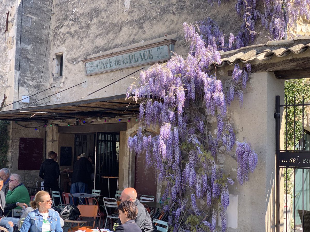 Americans are back big-time in Provence. Visiting this summer? Don't miss Mireille's recommendations: frenchwomendontgetfat.com/provence-2022/