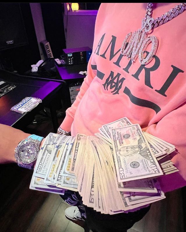 MONEY HELP tweet media