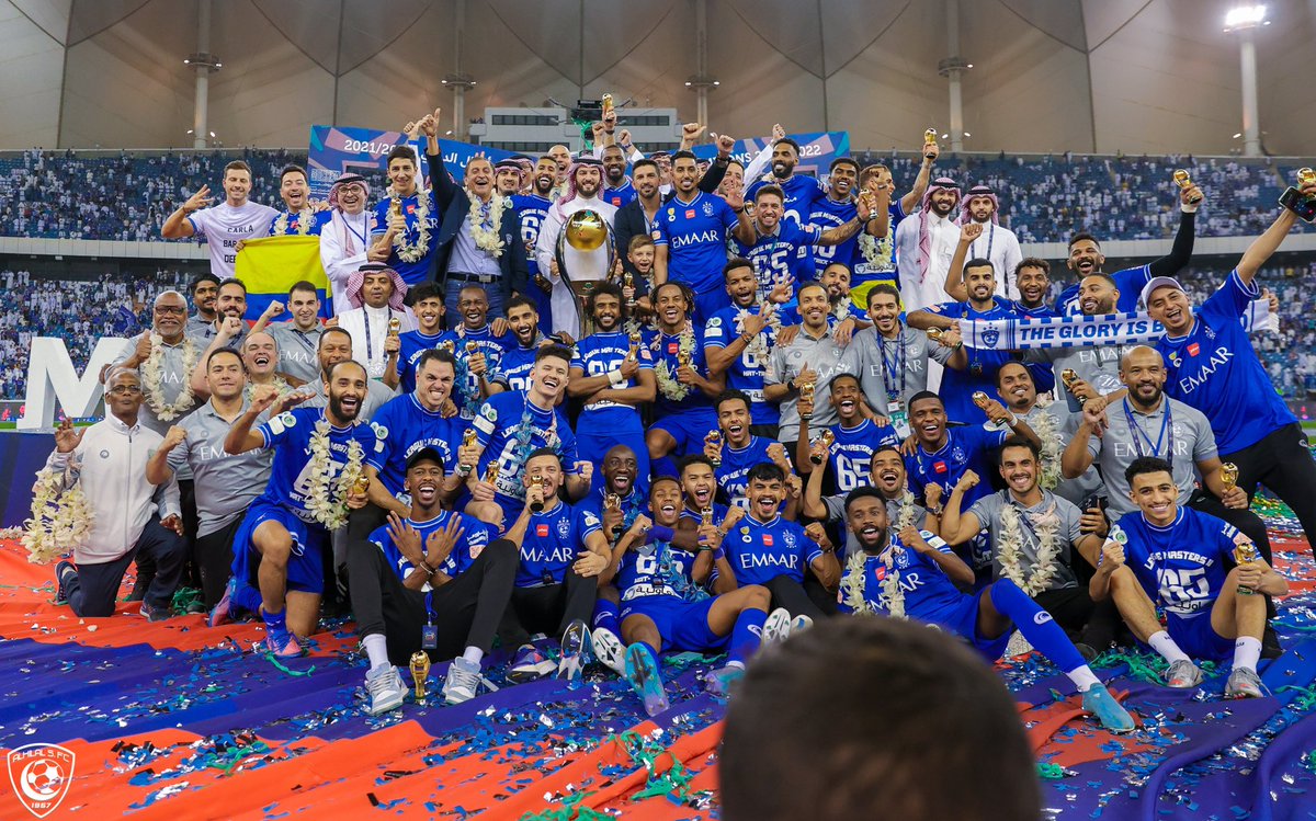hisham_28's tweet photo. في #الهلال.. العمر مجرد بطولات 💙 https://t.co/0ne2dcidAK