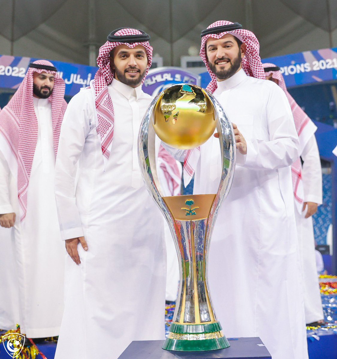 hisham_28's tweet photo. في #الهلال.. العمر مجرد بطولات 💙 https://t.co/0ne2dcidAK