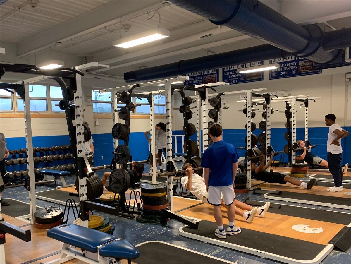 Riverhead_FB's tweet photo. Great job to all who came to our workouts this evening.  This was a great first day and we are all looking forward to even more athletes showing up and working hard on Day 2! #ringthebell #gobluewaves #riverheadfootball https://t.co/mbGnRVtSq9