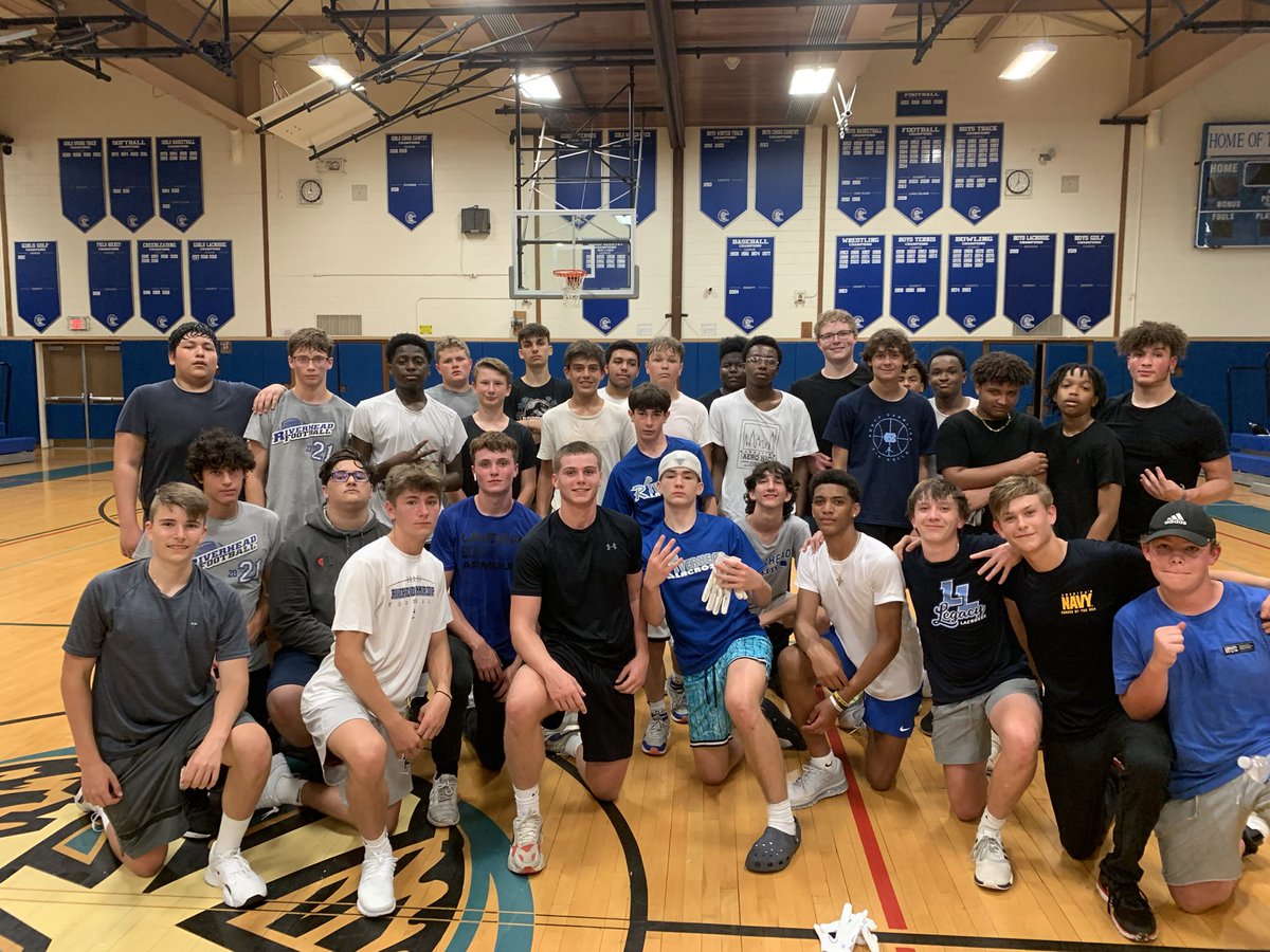 Riverhead_FB's tweet photo. Great job to all who came to our workouts this evening.  This was a great first day and we are all looking forward to even more athletes showing up and working hard on Day 2! #ringthebell #gobluewaves #riverheadfootball https://t.co/mbGnRVtSq9