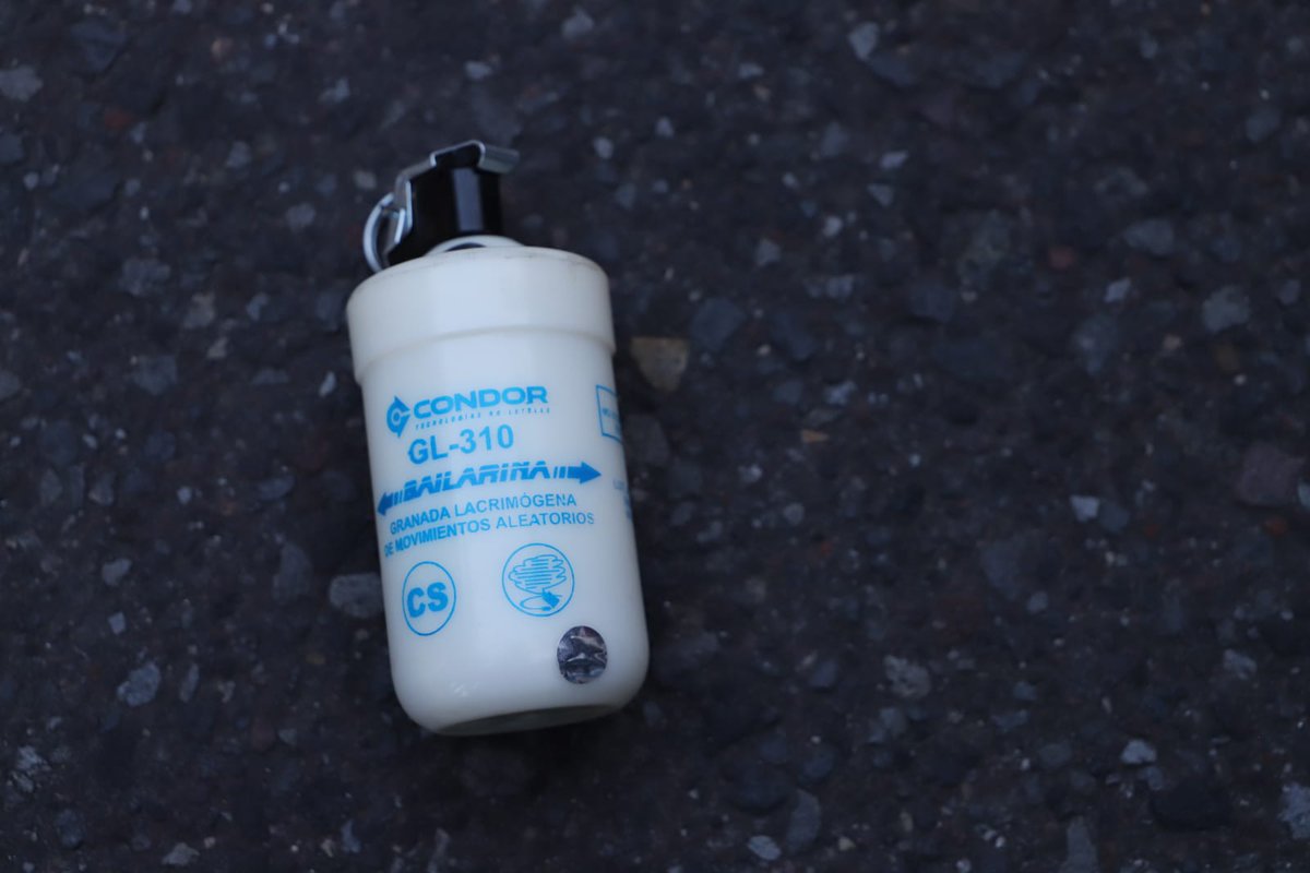 CONAIE_Ecuador's tweet photo. #URGENTE 
DENUNCIAMOS INTENTO DE SABOTEO DE DIÁLOGO 
Al menos tres policías infiltrados ha identificado la guardia indígena en alrededores de la Basílica, en la mochila tenían bombas lacrimógenas. Según datos confirmados pertenecen a la DNGINT DNPJ. 
La mano de @CarrilloRosero? https://t.co/jXxmZ0sb0H