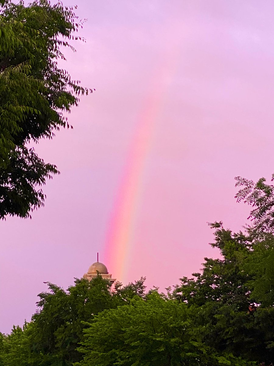 DavidLeavitt's tweet photo. Really pretty #rainbow 🌈 and #sunset ☀️ tonight https://t.co/YuyO0jH626