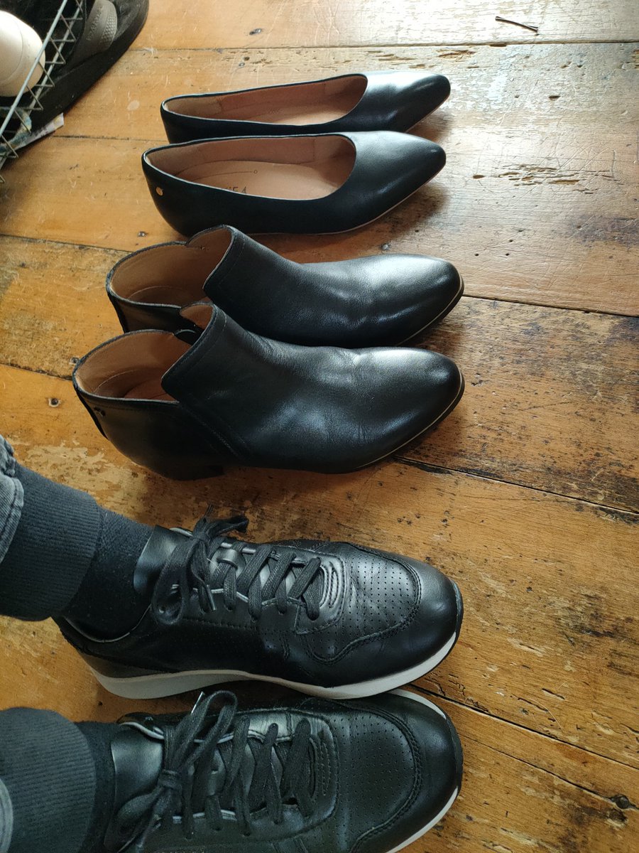 brekfast_'s tweet photo. Three weeks cig free, two weeks booze free. Read a book this morning and gonna go for a walk - so wholesome. Still broke cause I spent all my money on comfortable shoes. https://t.co/Dnd5HIxNiV