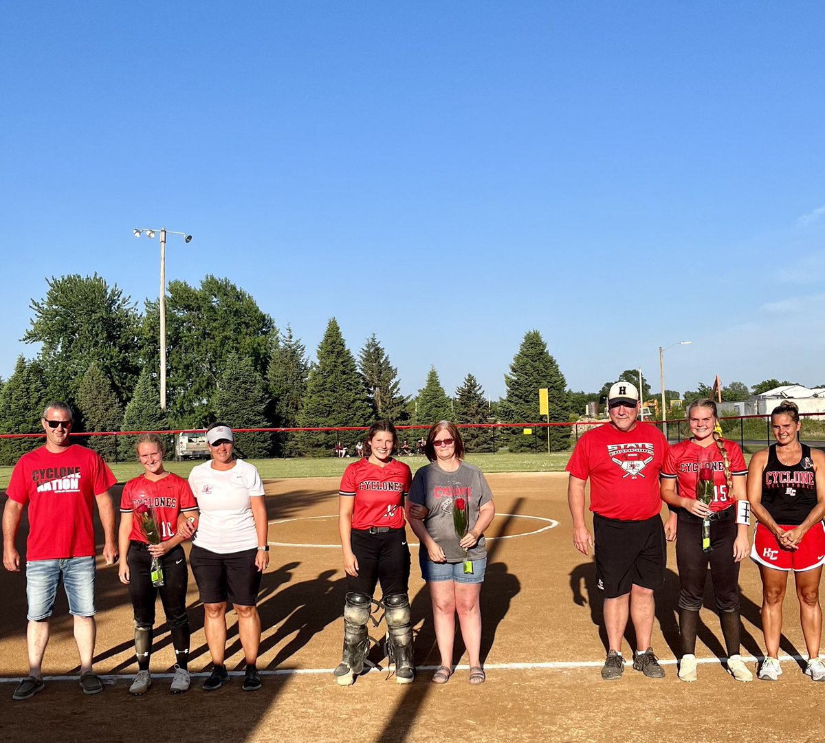 “Thank you!” to all six of our seniors and their families! 🌹 🌪
⁦<a href="/hcsdcyclones/">Harlan Community School District</a>⁩ ⁦<a href="/HCHSSB/">Cyclone Softball</a>⁩