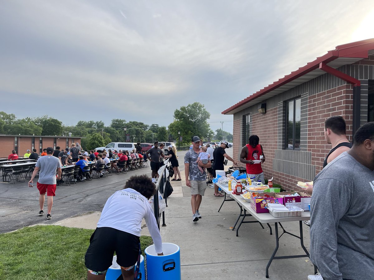 Starting our 5th and final week of June workouts with a well deserved grill out for the guys 🍔🌭☀️