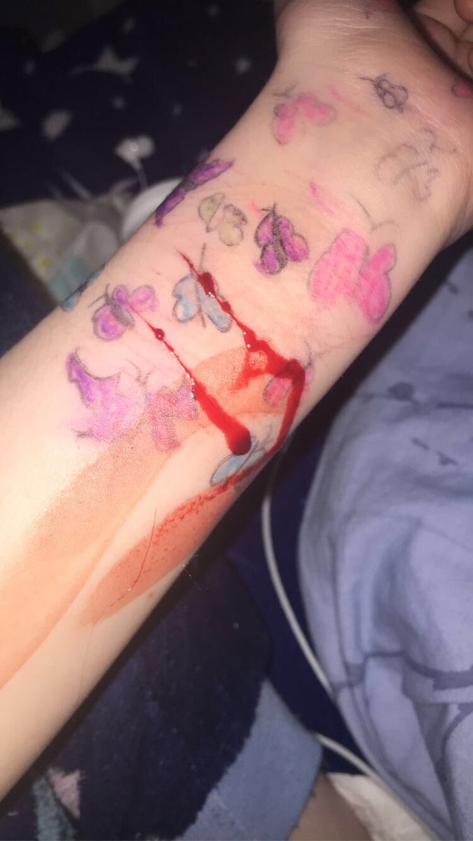 cutmelol's tweet photo. fuck them butterflies🤥

shtwt ouchietwt beanstwt goretwt bloodtwt raspberryfillingtwt obslovetwt 198twt https://t.co/VpurO5SOrg