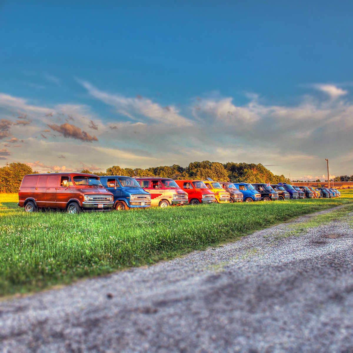 _VanCult_'s tweet photo. Happy Multiple Vans Monday...
..
@rollingroomphotography #tagthevans
Please tag any vans or van clubs in the photo. Thanks!
..
#multiplevanmonday #vans #boogievans #customvans #showvans #dodge #ford #chevy #vanrun #vancult #getinandgetiton https://t.co/HVyY2tnhhc