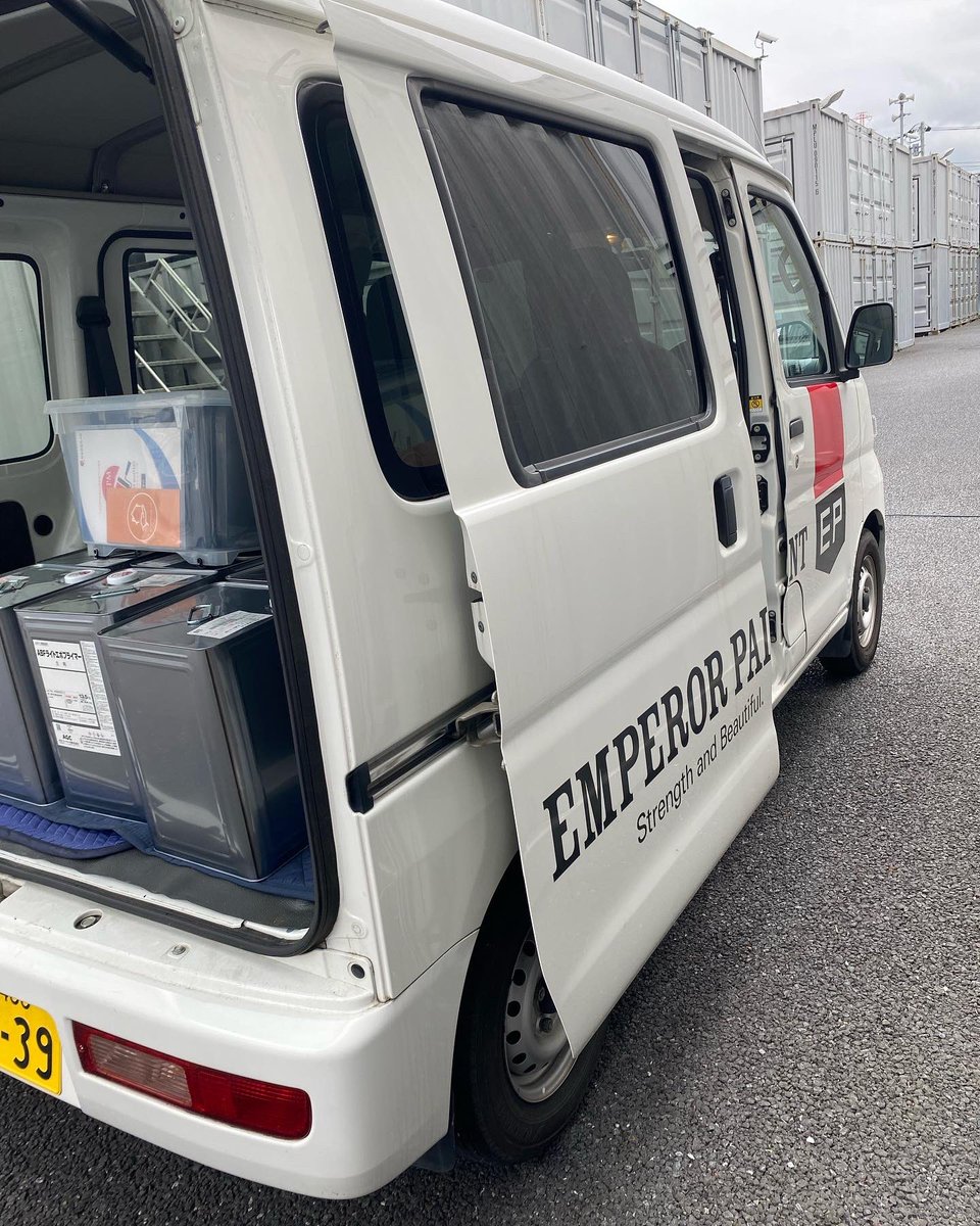 tsubakenreform's tweet photo. 以前に、塗料を倉庫へ運びに行った時の写真です🤗
#emperorpaint では、高品質な塗料を揃えております✨

#厚木
#株式会社ツバケン
#塗装
#塗料
#外壁
#ペンキ
#倉庫
#AGC https://t.co/p0RNpBXoYm