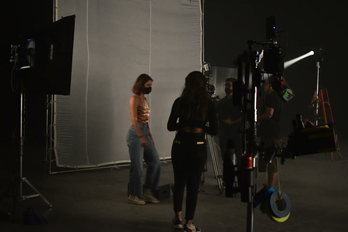 Estudios_GGM's tweet photo. Un foro, una infinidad de posibilidades. 🦋
#eggm #foros #hubcreativo #soundstages #productionaudiovisual #proyectos #setlife🎥 https://t.co/ecBZUrjbqj