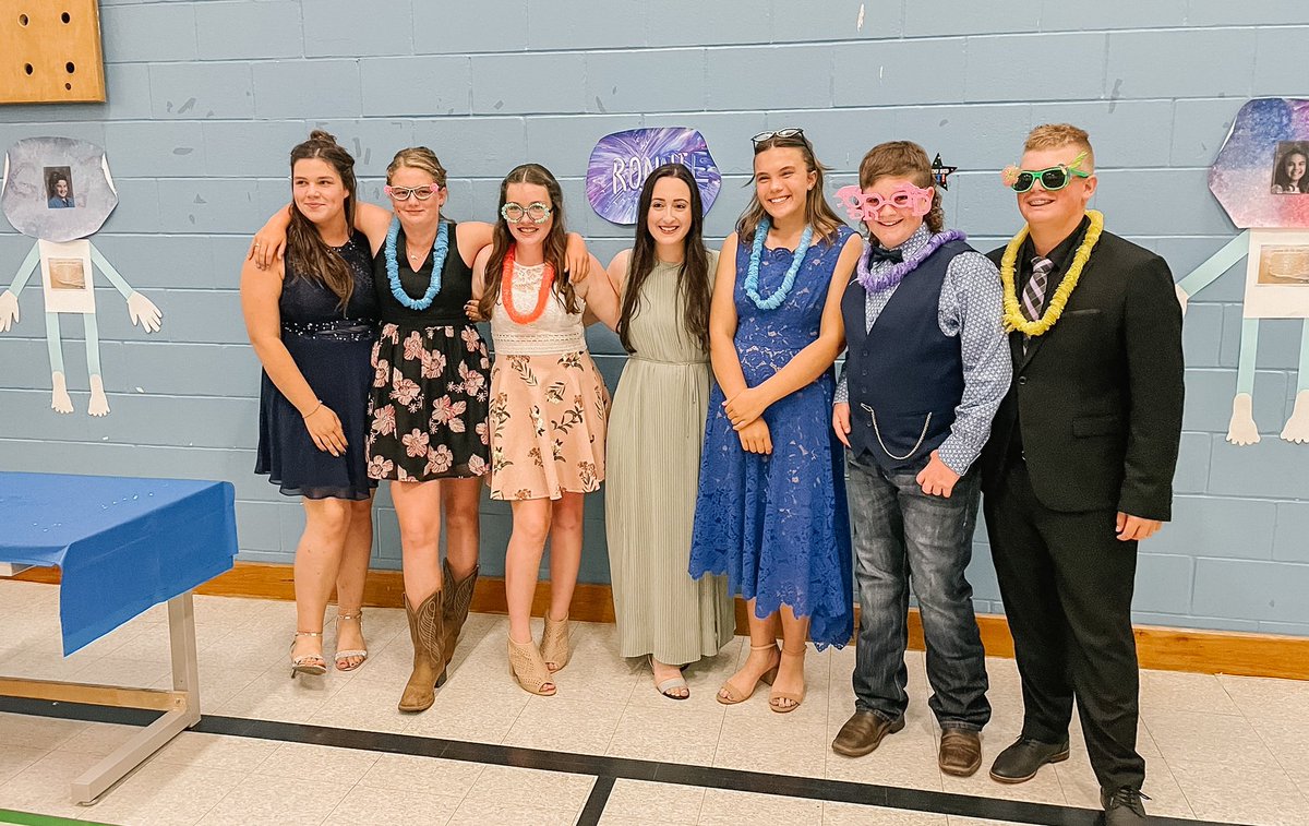 mllebenevides's tweet photo. I sure am going to miss these kids! When I started here they were in Grade 6… now they’re off to high school!! Best of luck at Regi! 🙂💙💛 @alcdsb_shrt https://t.co/ntljVoEjd1