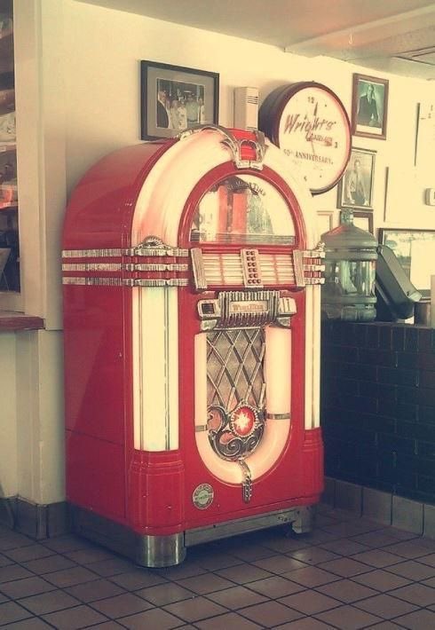 hllyscmtxwlls's tweet photo. au teen beach movie

donde harry y louis son mejores amigos, pero saben que están enamorados el uno del otro

o donde dos surfistas mágicamente se adentran en un musical de los 60’s 

¿cómo lograrán escapar cuando cometan un accidente que arruine el transcurso de la película? https://t.co/yEAm2O8BY9