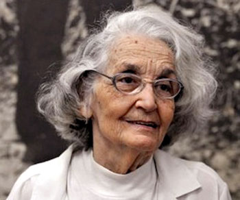 CasAmericas's tweet photo. La @CasAmericas lamenta la pérdida de Fina García Marruz, una de las más extraordinarias voces poéticas de la literatura latinoamericana. Integrante del grupo Orígenes, fue también una lúcida ensayista a quien dedicamos en 2014 nuestra Semana de Autor(a). https://t.co/BtDfStiKxe