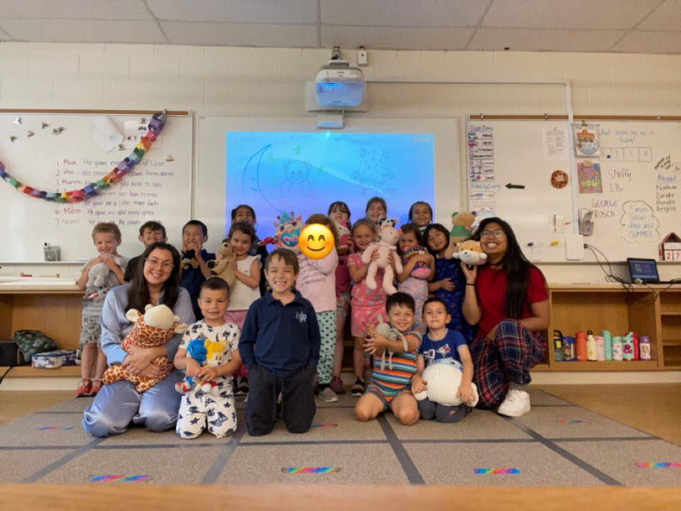 Ms. De Acetis tweet media