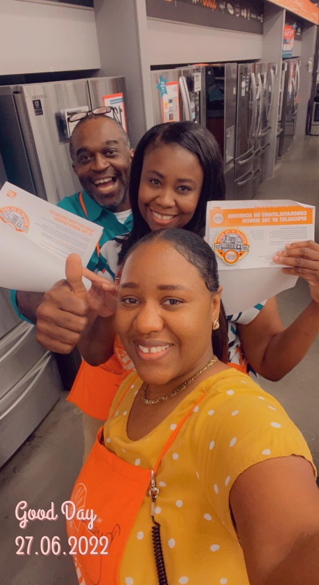 Celebrating our star specialist of the month!  3rd one for the year and counting 🎉🎉✨@TanashierM @ASMMaribelOrtiz <a href="/Renefarr1/">Renefarr</a> <a href="/SharptonDavid/">David Sharpton</a> <a href="/thdtunya/">Tunya Williams</a>