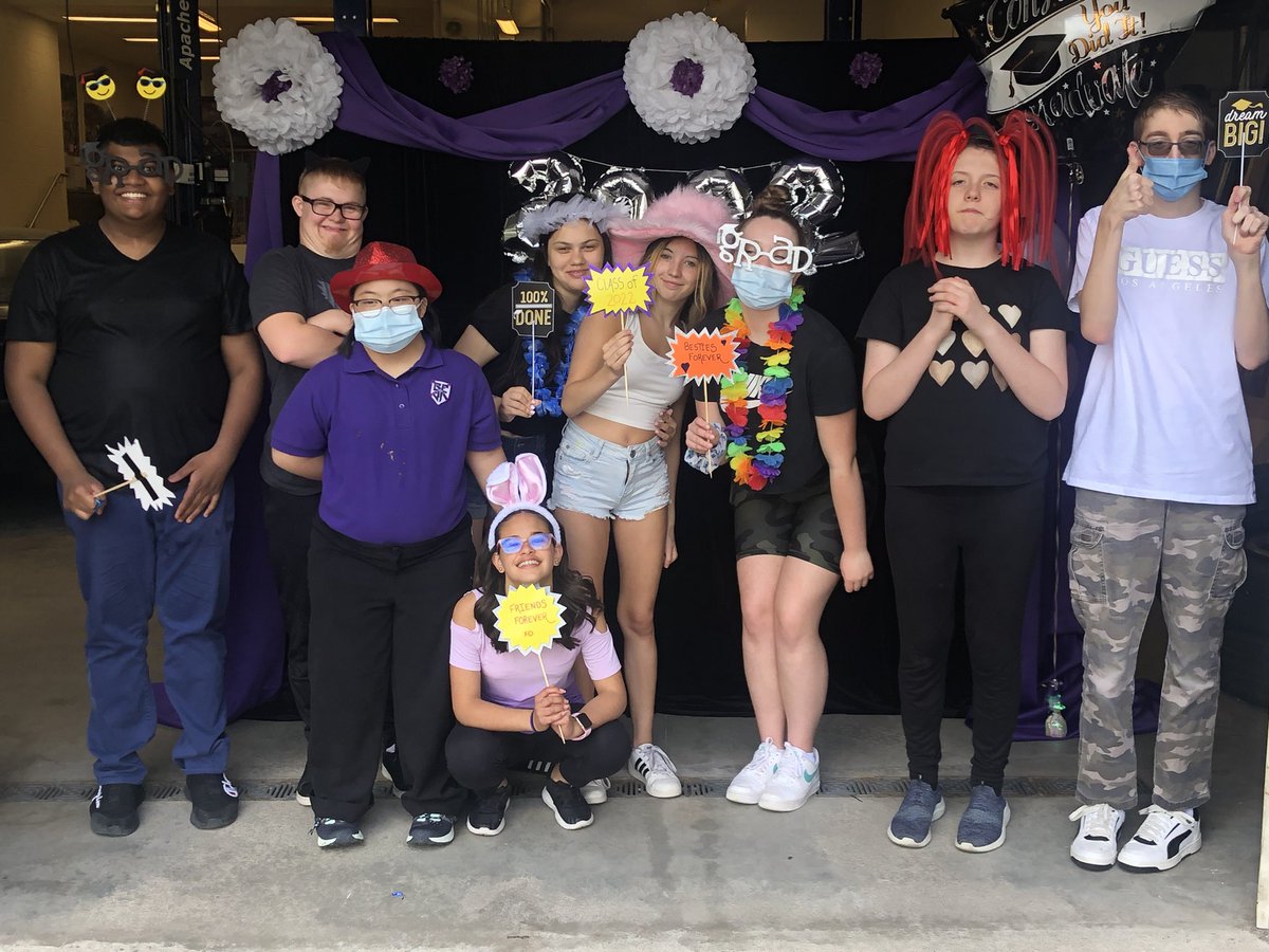 The crew from room 102 had a blast celebrating the <a href="/StFXSOS/">St Francis Xavier CSS</a> life skills graduates today! Thank you for including us in such a beautiful day <a href="/MsLowicki/">Ms. Lowicki</a>