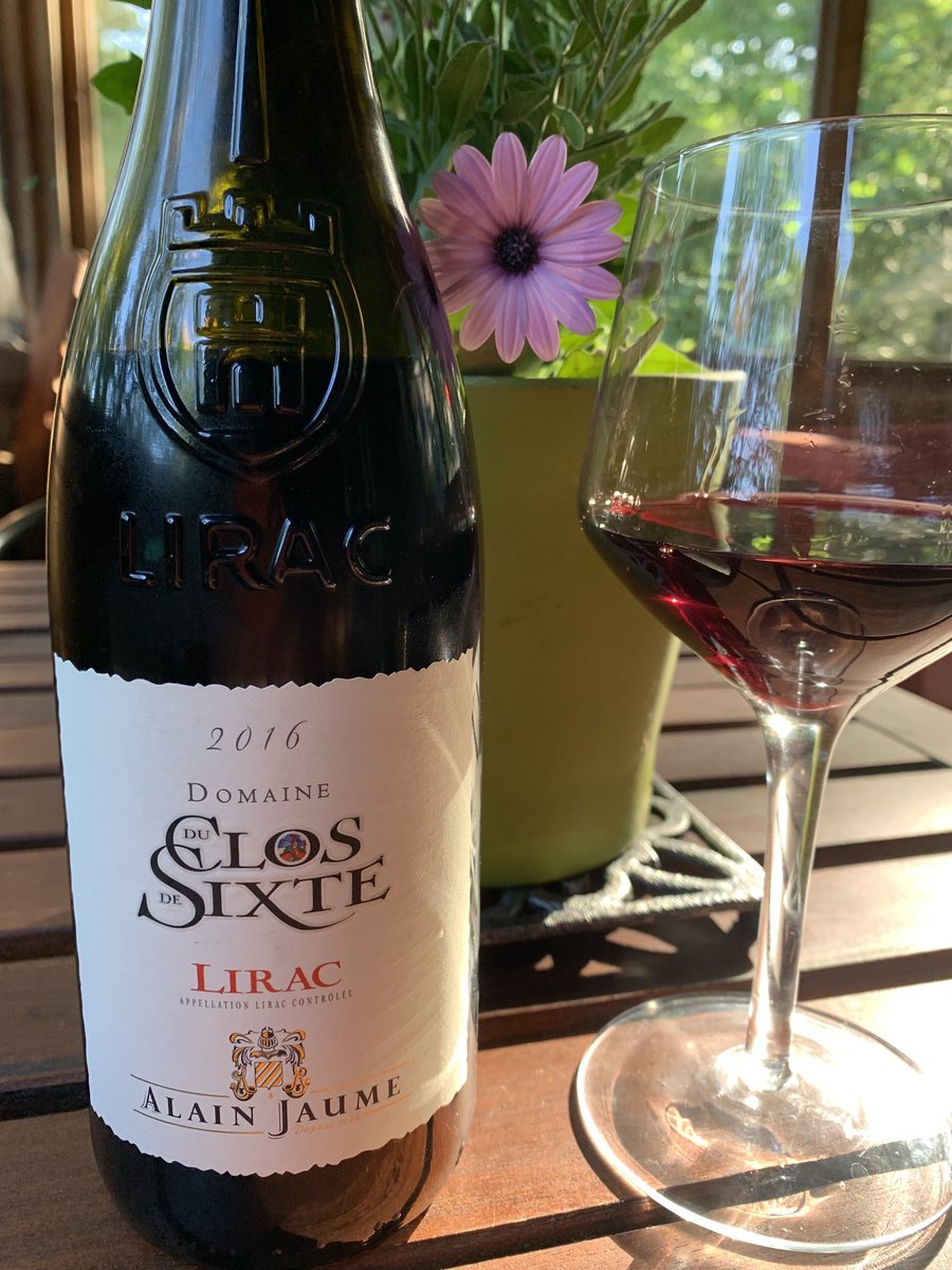 mistralexps's tweet photo. #Lirac : Just across the river from #Chateauneuf - Similar terroir, lush and velvety structure, 50% GN, notes of garrigue and black fruit. Terrific! w/ Alberta AAA filet mignon @RhoneWine #AlainJaume #Sixte #winestyle https://t.co/xIFBvK8vMZ