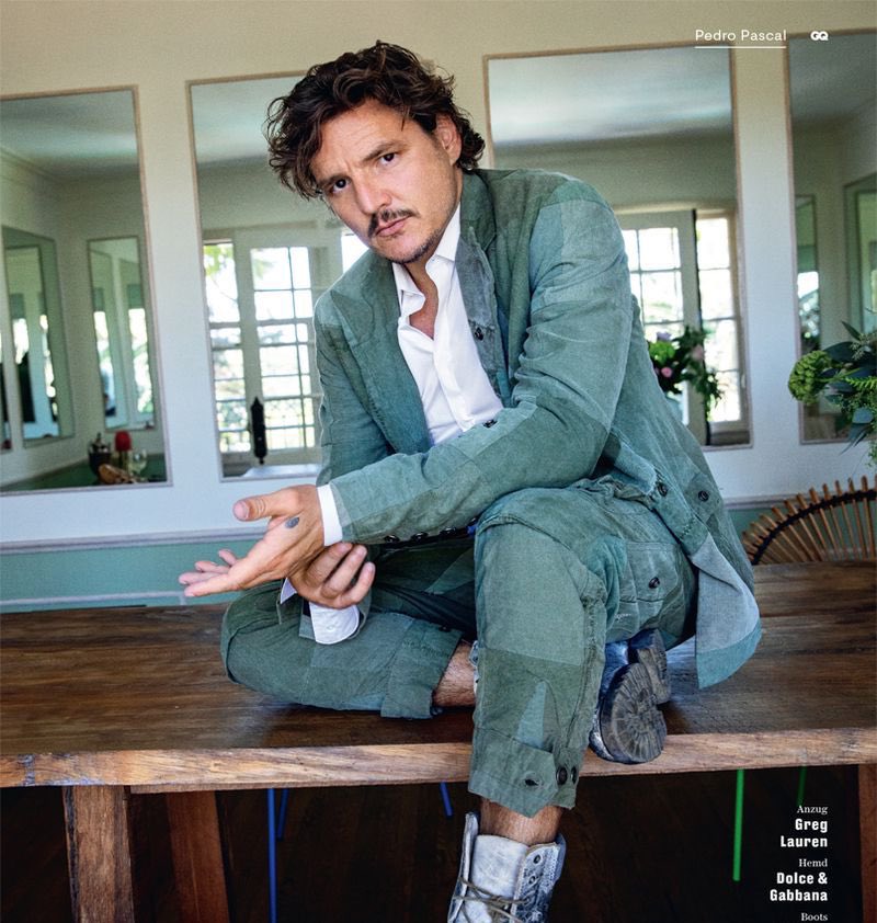 N0PENHEIMER's tweet photo. pedro pascal in green! A lil thread 🧵 https://t.co/hev3KZLw7z