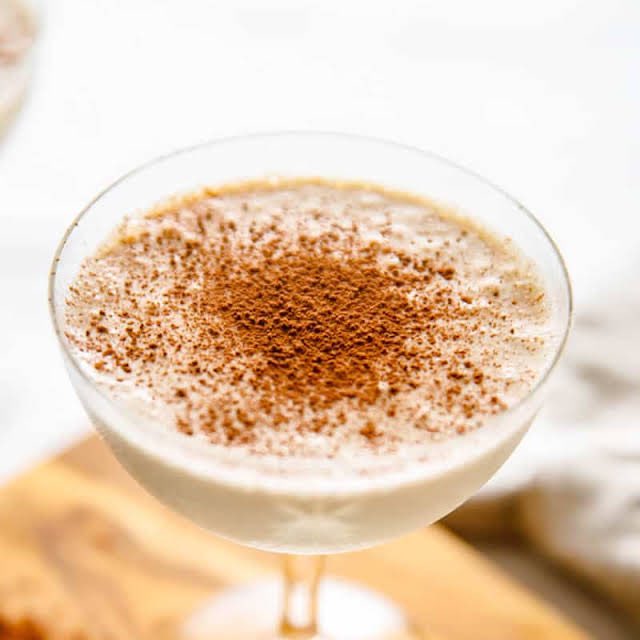 pinkypanda0823's tweet photo. Chef Boodres brings out the grand finale: roasted banana empanadas with chocolate gravy and Brandy Alexander drinkies with ice cream! I think I can find room in my tummy. Heehee. #BattleCacao #BambooChef https://t.co/12w8JAiVmS