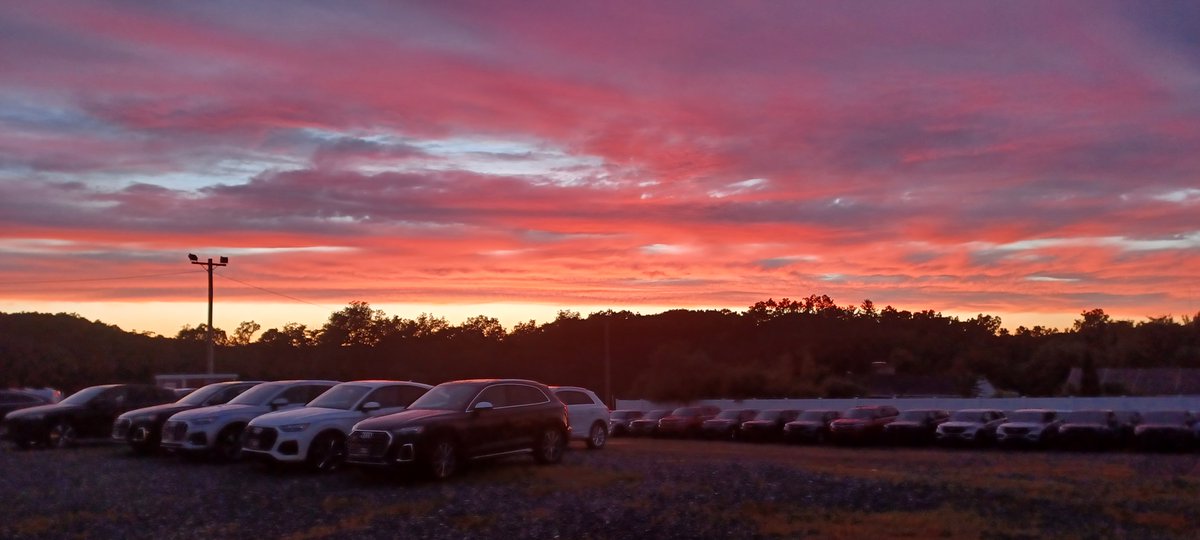 YesiTrade's tweet photo. @Met_CindyFitz Cleared up Nicely this evening! 
Beautiful!! https://t.co/qr3vdcWwn5