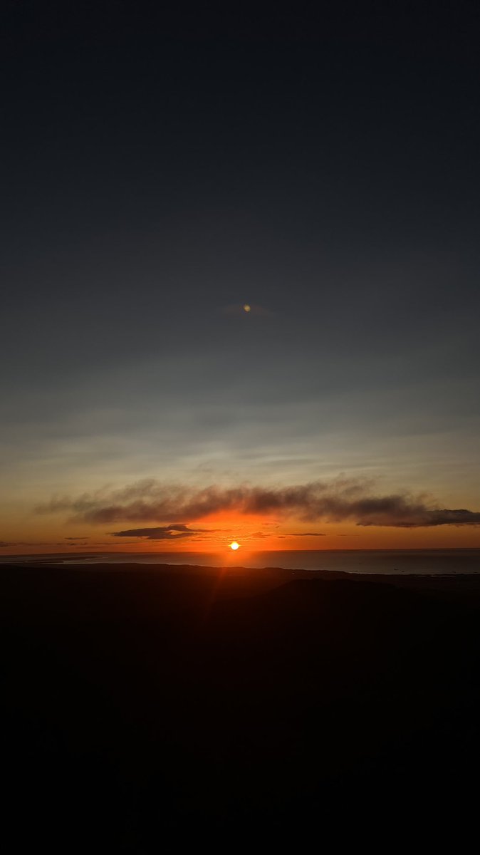 BaristaCarlosF's tweet photo. Amaneciendo desde Mt. Fenton.
#puq https://t.co/LgtUhU5xSE