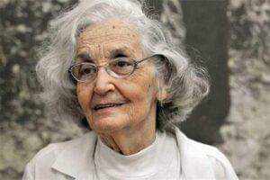 wrr2's tweet photo. "...sé sabiendo que cuando nada seas
de ti se ha de quedar lo que quisiste..."
🇨🇺
Fallece en La Habana Fina García Marruz: una de las más altas voces de la poesía hispanoamericana. 
1923-2022
#Cuba 
.
https://t.co/FGKmKpvx1g https://t.co/d2vCh1dxn1
