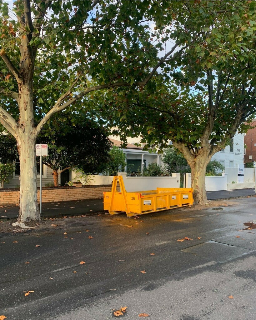 unlimitedbins1's tweet photo. Our 4 cubic metre bin delivered in Ivanhoe. Call us today for bookings or quotes on 9460-5333 or visit us online @ https://t.co/1HkadQx48I #skiphiremelbourne #ivanhoe #binhireivanhoe #banyule #banyulecouncil #binhire https://t.co/ZtMvukDoAo https://t.co/IpA5y2ouXZ
