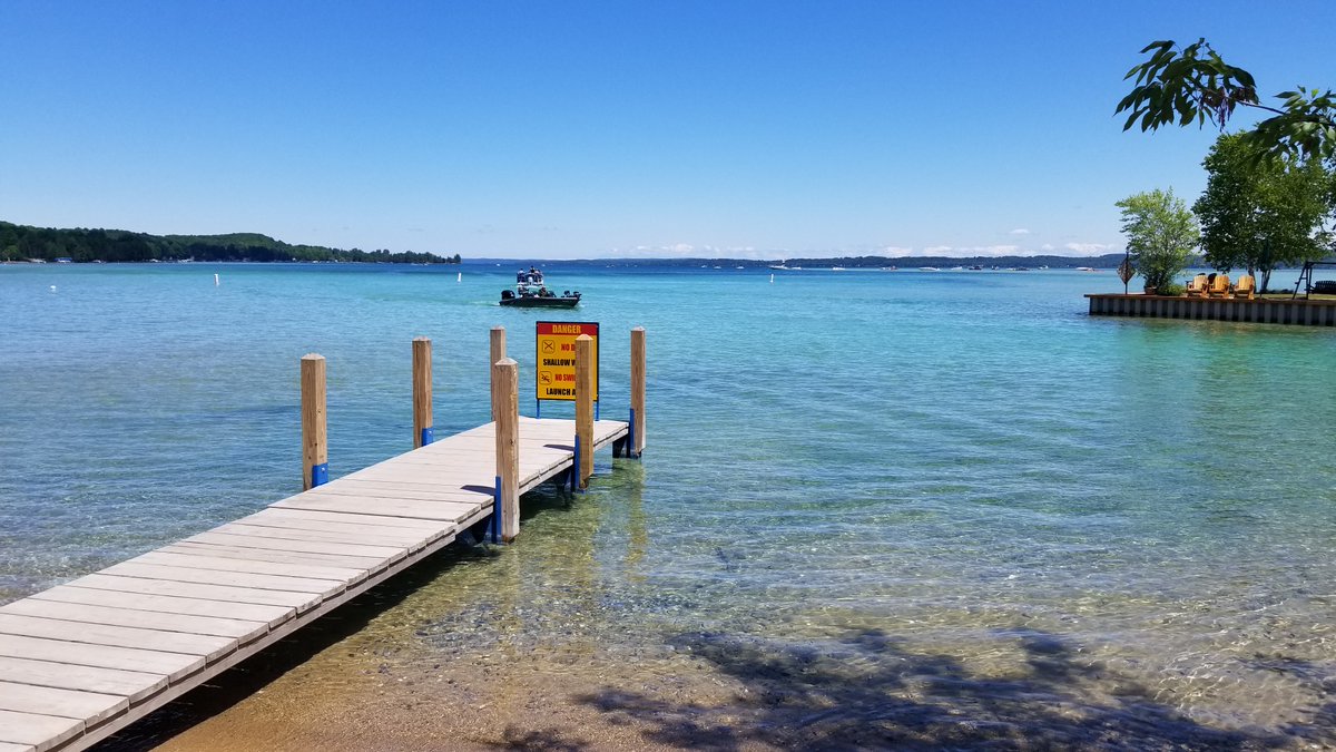 4torch's tweet image. Torch Lake view yesterday, from the boat launch at Torch River bridge