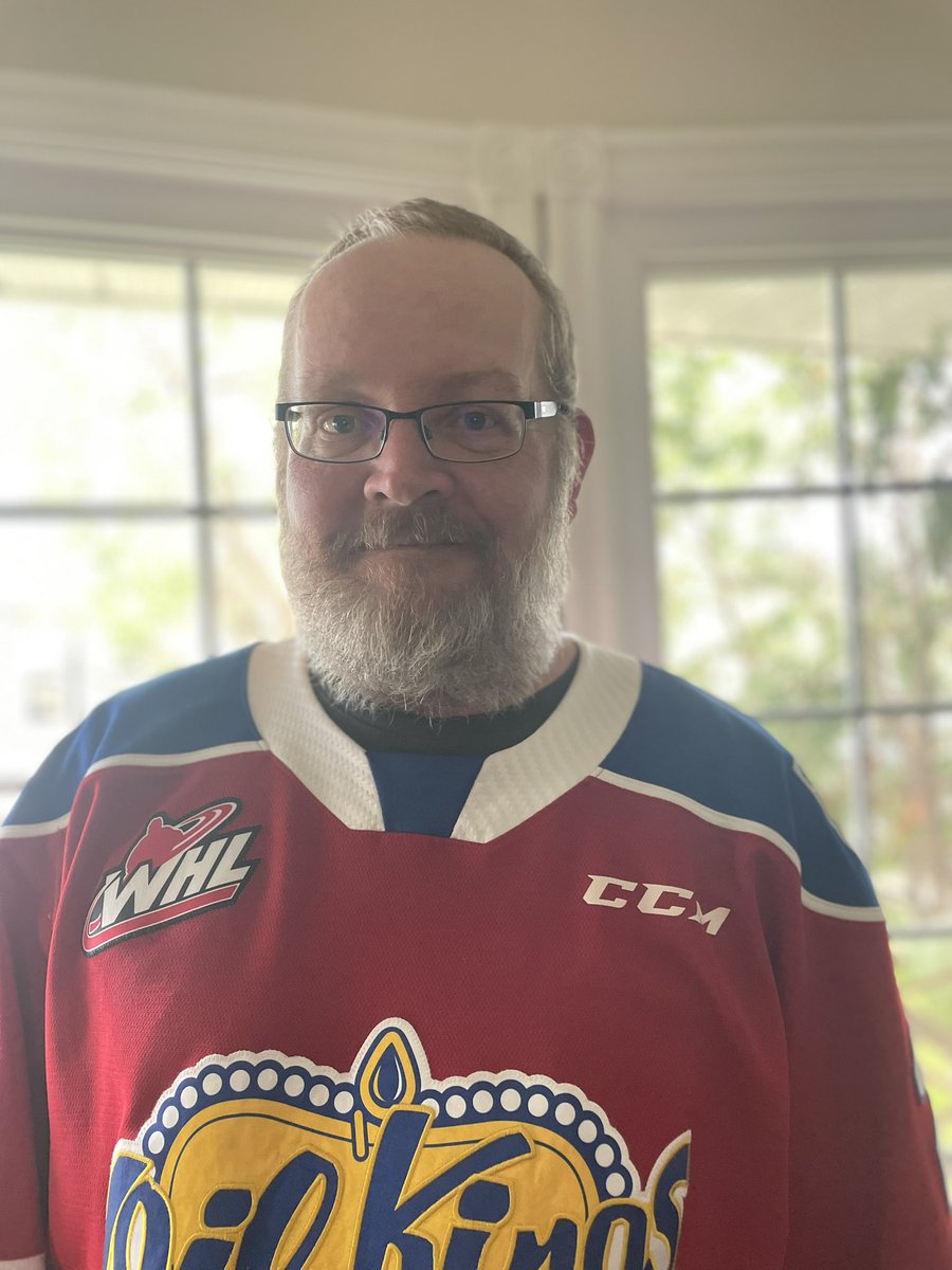 M_eggy_1968's tweet image. Well with the @EdmOilKings 2021/22 season wrapped up, it was time to bring the clippers out and bid farewell to the playoff beard.  I almost don’t recognize you @RobertEgilsson ❤️💙 #WHLChampions #ChaseTheCrown #GotTheCrown