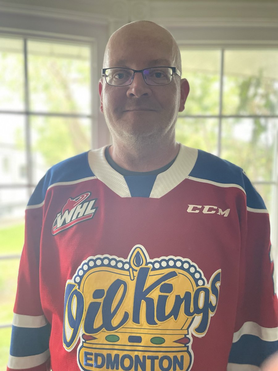 M_eggy_1968's tweet image. Well with the @EdmOilKings 2021/22 season wrapped up, it was time to bring the clippers out and bid farewell to the playoff beard.  I almost don’t recognize you @RobertEgilsson ❤️💙 #WHLChampions #ChaseTheCrown #GotTheCrown