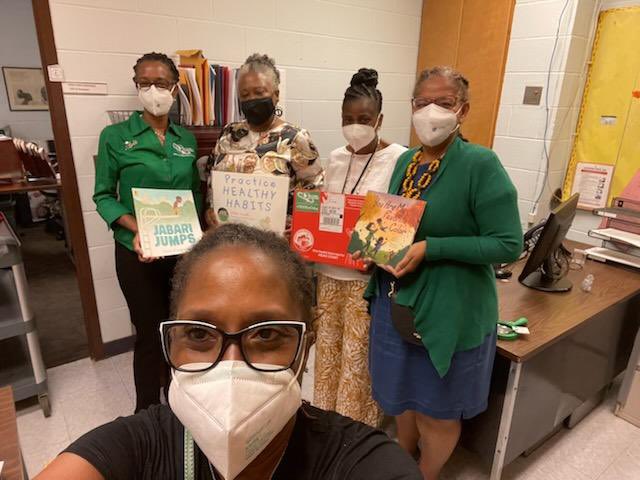 WestchesterLink's tweet photo. The Westchester County (NY) Chapter of The Links, Incorporated donated 80 books to  to head starts!. We are proud to be #LinkstoSuccess for the Lois Bronz Children's Center the and Mount Vernon Day Care Center. #LinksInc #Links43NA #7500BookChallenge #LinksReadToSucceed https://t.co/y1VnZOvZrN