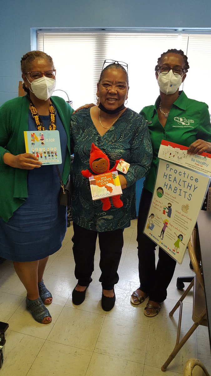 WestchesterLink's tweet photo. The Westchester County (NY) Chapter of The Links, Incorporated donated 80 books to  to head starts!. We are proud to be #LinkstoSuccess for the Lois Bronz Children's Center the and Mount Vernon Day Care Center. #LinksInc #Links43NA #7500BookChallenge #LinksReadToSucceed https://t.co/y1VnZOvZrN