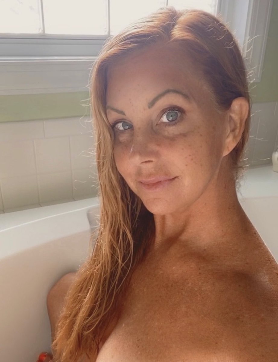 Mrs. Robinson on Twitter: "RT @starszzxx1: The one and only queen @MrsRobinsonXo"