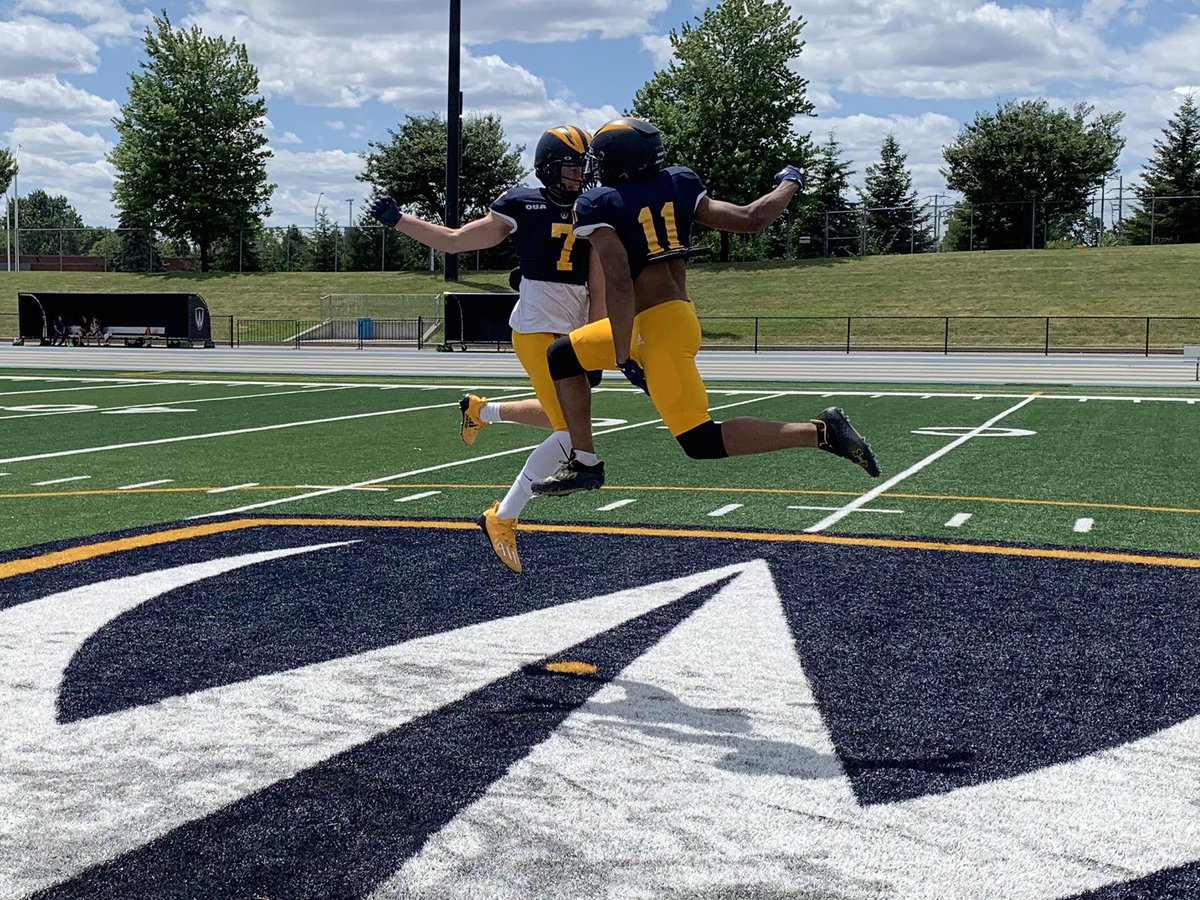 Thank you @CoachBeardy, @coachjoeLancers, @CoachCircelli, and @CoachVaikla for having @GabrielAndre0 and I on a visit! Loved learning about the UofWindsor campus and facilities