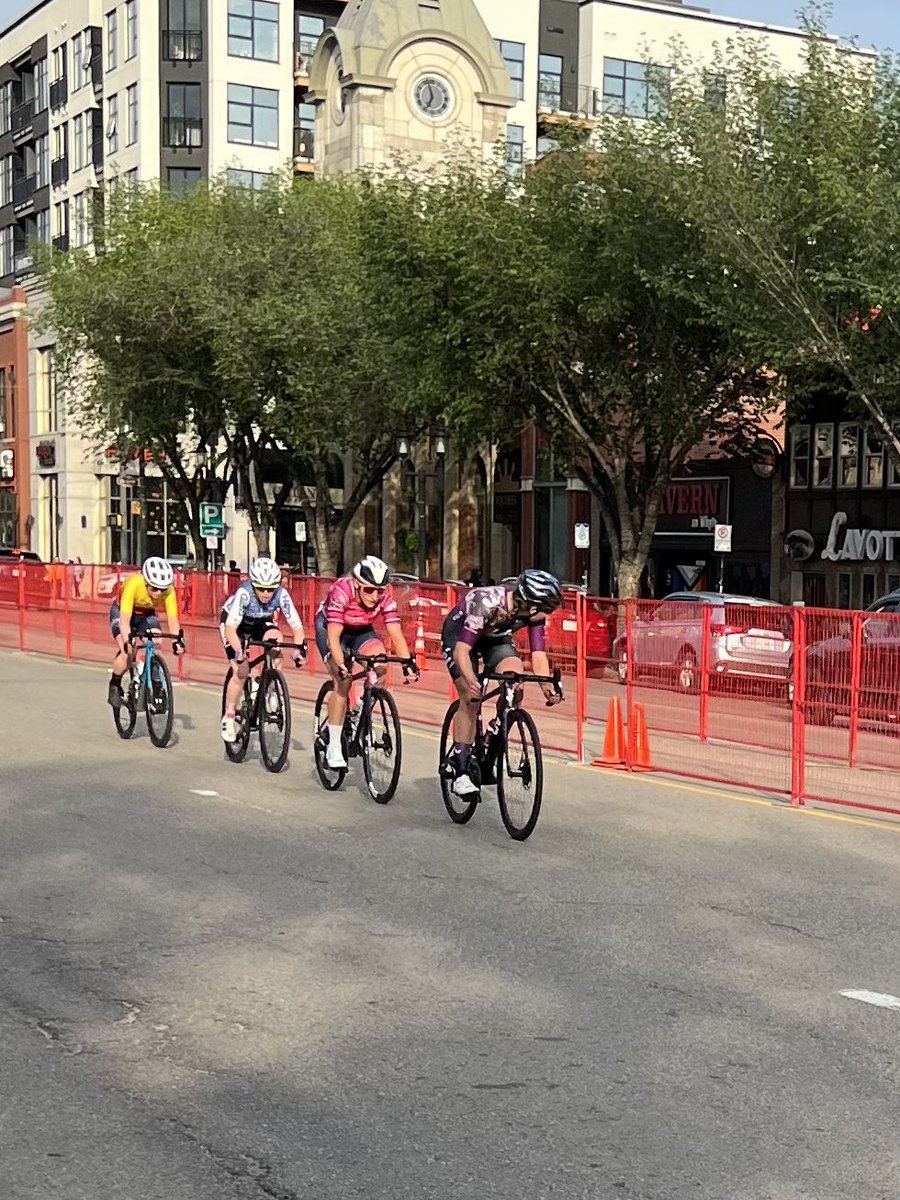 GWozny's tweet photo. Breakaway in the National Women’s Criterium! @aliACTIONjackso @cycleryracing Ngaire Barraclaugh @M_ColesLyster #donorth https://t.co/74g6q0XG1X