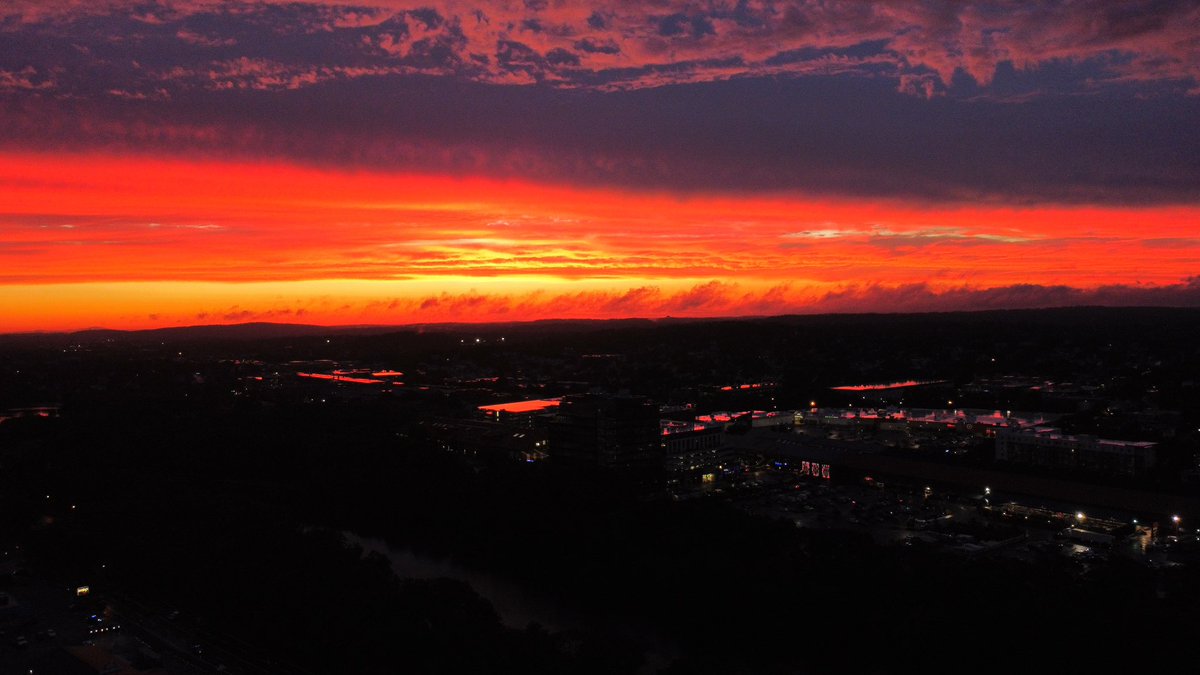 harshalAFC's tweet photo. The sky slowly caught fire today. #dronephotography #sunset #firesunset https://t.co/mpEYSIOcdx