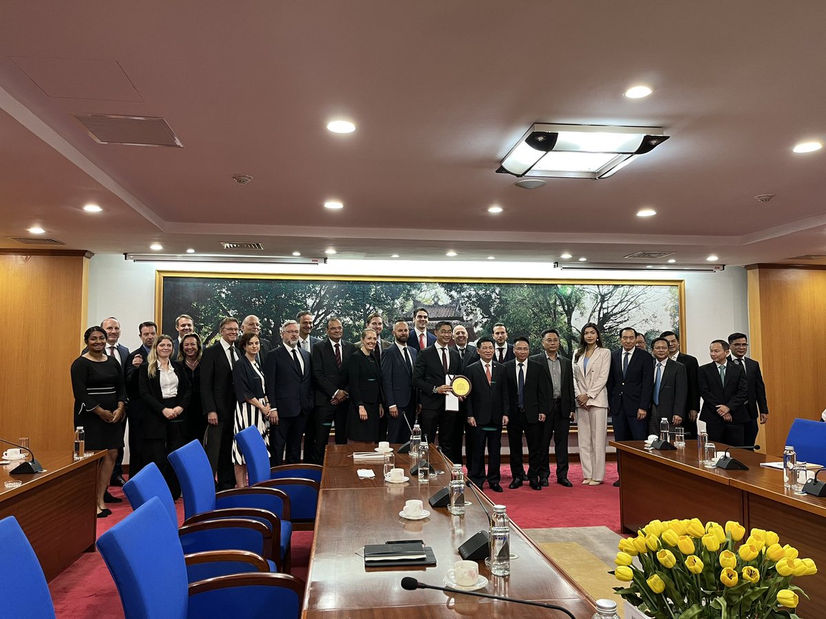 ConsessorZug's tweet photo. Starting our day with the first meeting at the Ministry of Finance in Hanoi! 
#consessorgoesvietam https://t.co/Vs36HpMibj