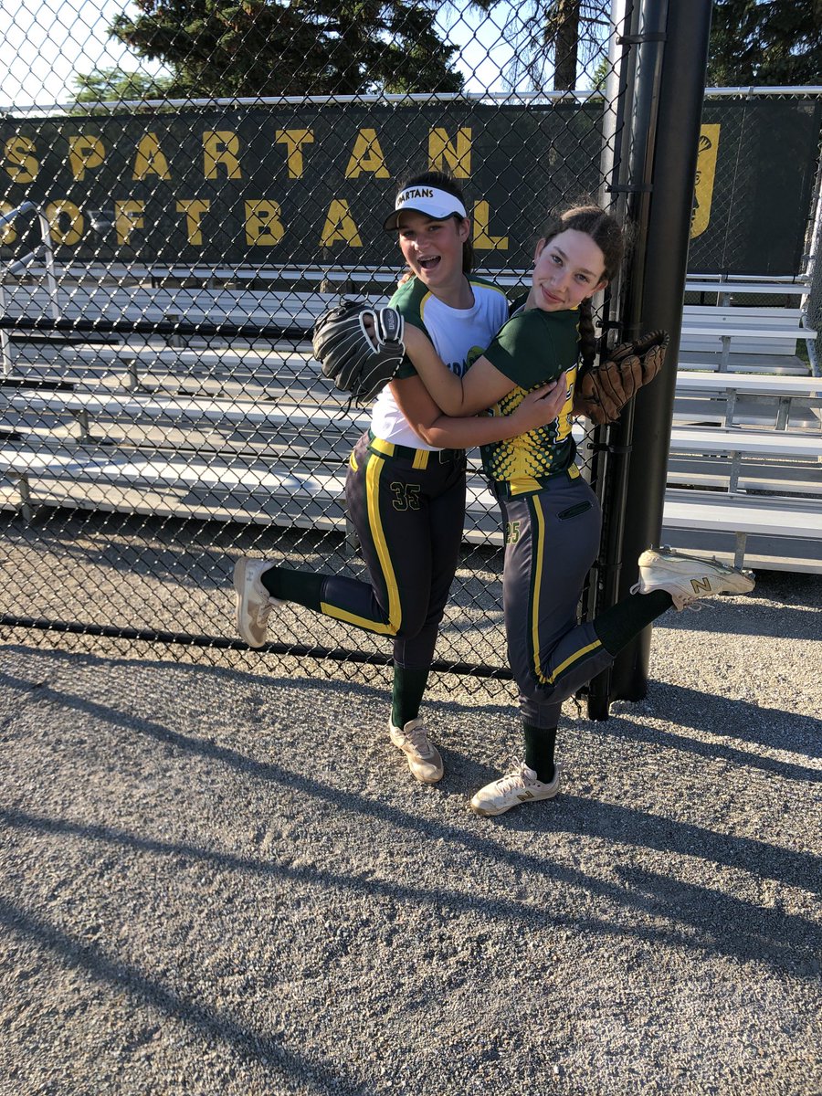 PatMahoney1931's tweet photo. Our opponent canceled on us last minute but that didn’t stop the #GirlsOfSummer from enjoying ⁦@GBNsoftball⁩ beautiful field! Natalie and Ava were long toss champs, Emily fielding champ and Gabi HR queen. Fun competing and enjoying each other!
#GirlsCompete https://t.co/hke5mFg0gA