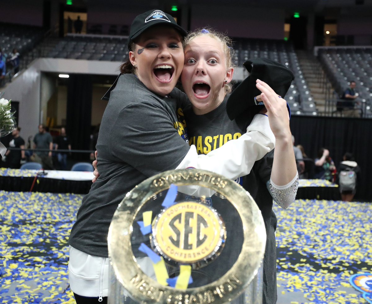 this is how I’m feeling about both of my roomies coming back for another year❤️ <a href="/Gym_Trin/">Trinity Thomas</a> <a href="/haltaylor077/">Halley</a>