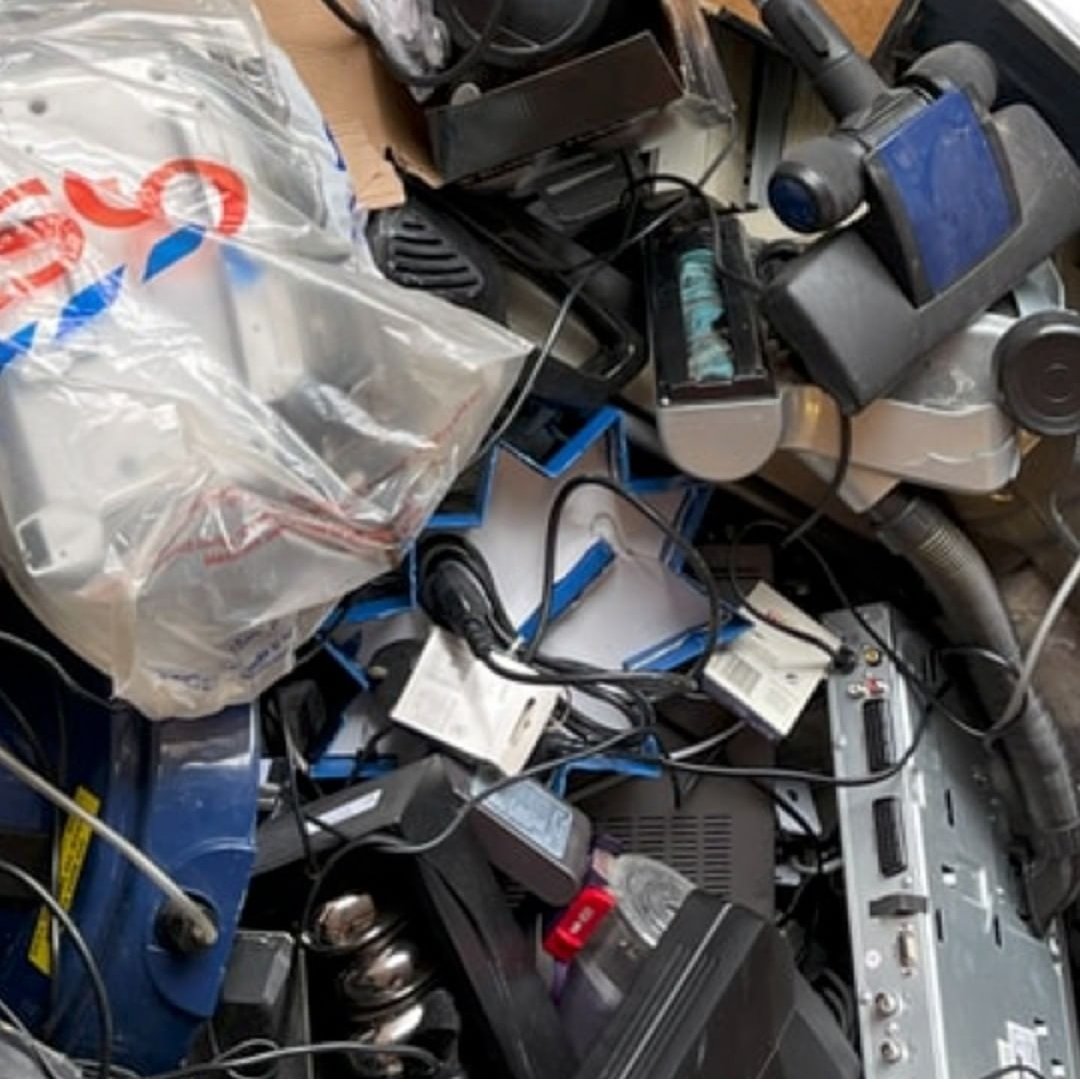 cepsolutions1's tweet photo. Don't keep discord #ewaste at your home given to us we will put them into #CircularEconomy with a #safe #dispose manner
#cepsolution #SwatchHyderabad #ewastecollection https://t.co/ZZ2DmOH1lB